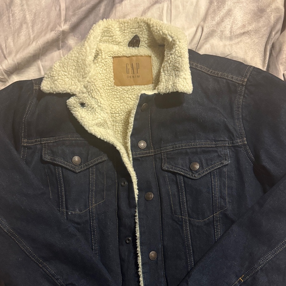 GAP Men's Dark Blue Denim Jacket with Cream sherpa Lining.